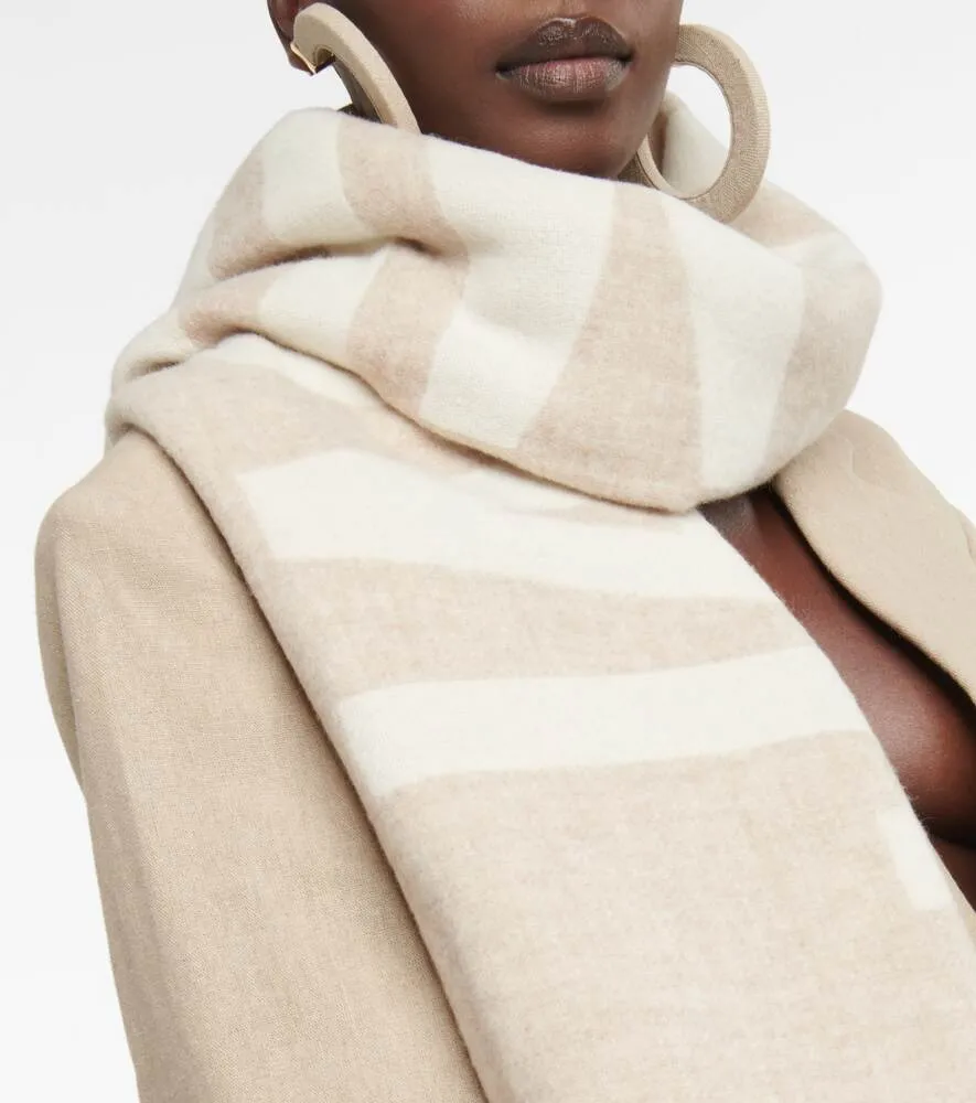 Natural wool jacquard scarf with Jacquemus logo, beige