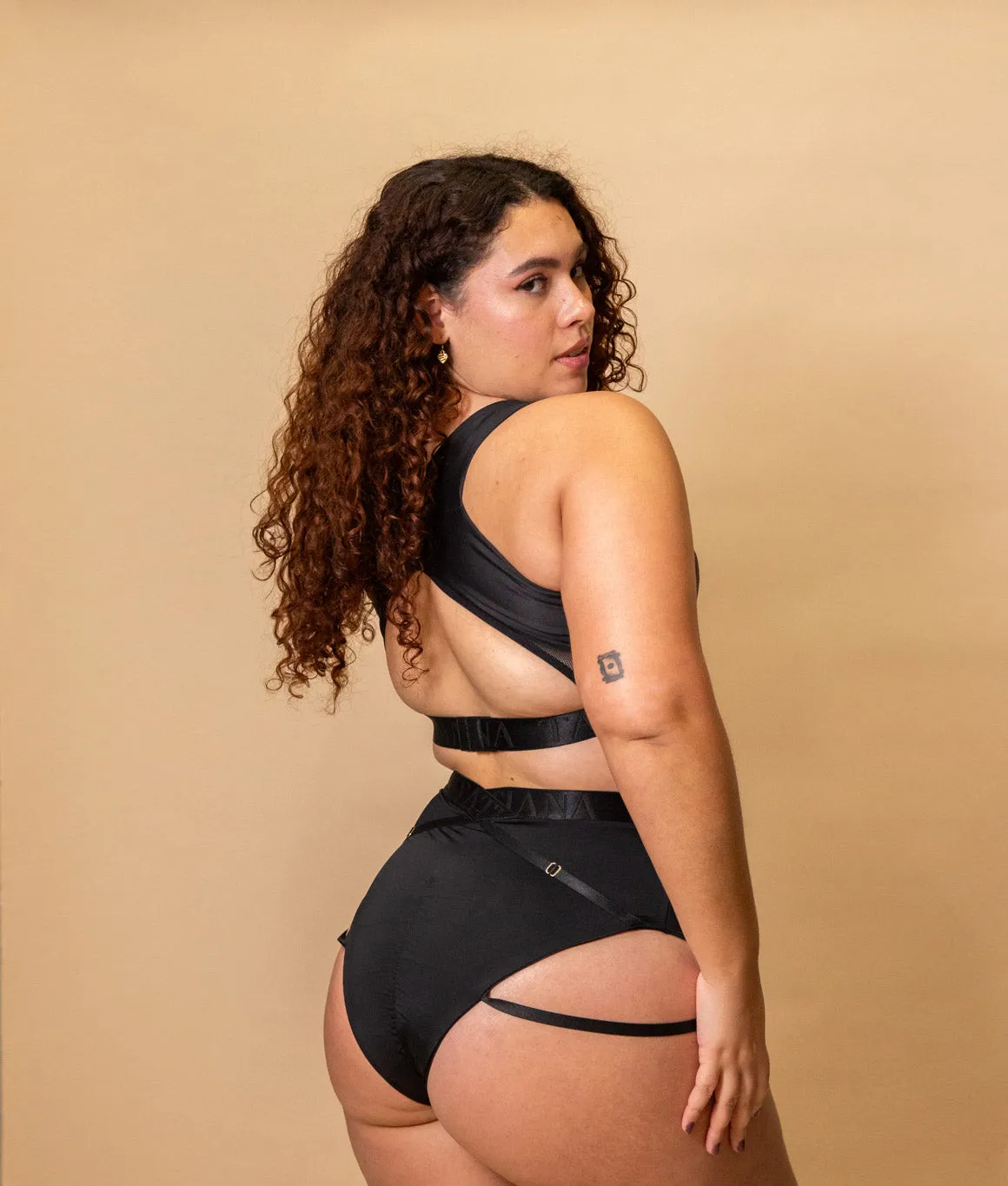 Perla Shorts - Matte Black