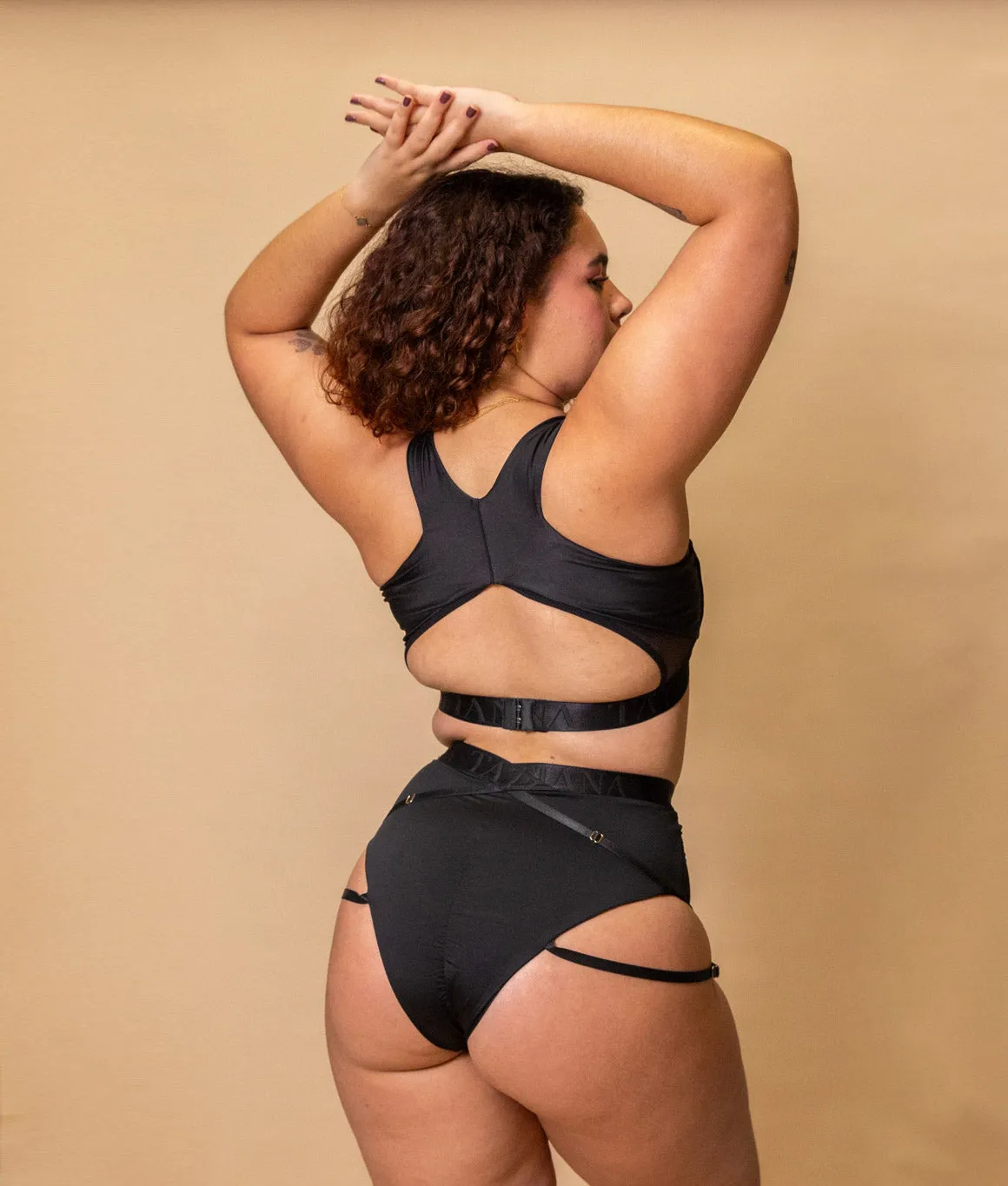 Perla Shorts - Matte Black