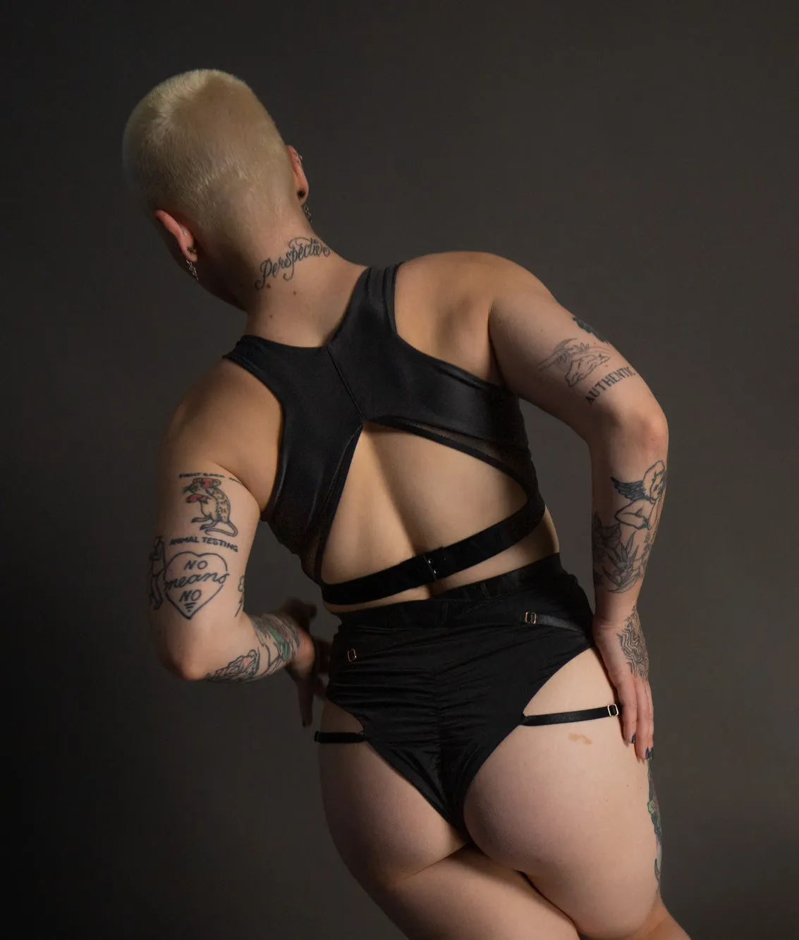 Perla Shorts - Matte Black